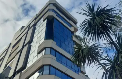 Sala comercial à venda na avenida carlos gomes, 1200, auxiliadora, porto alegre, 91 m2 por r$ 552.900