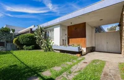 Casa com 3 quartos à venda na rua coronel armando assis, 134, três figueiras, porto alegre, 180 m2 por r$ 1.299.000