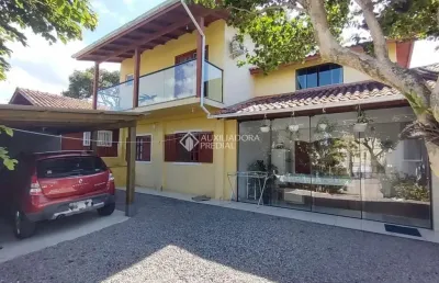Casa com 4 quartos à venda na rua primavera, 292, pinheira, palhoça, 170 m2 por r$ 1.480.000