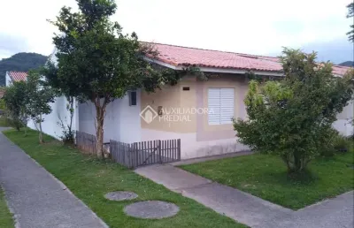 Casa em condomínio fechado com 3 quartos à venda na avenida paulo roberto vidal, 2490, bela vista, palhoça, 90 m2 por r$ 369.000