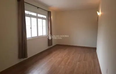 Casa com 3 quartos à venda na rua desembargador gil costa, 681, estreito, florianópolis, 250 m2 por r$ 1.280.000