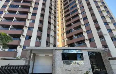 Linda cobertura duplex, em apartamento com vista definitiva para o mar, em prédio de alto padrão.