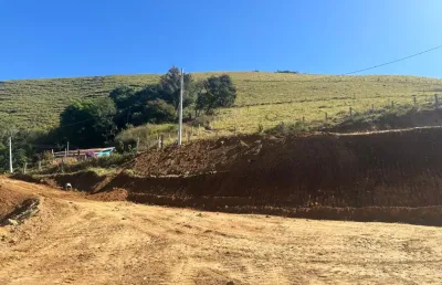 Terreno à venda com várias possibilidades interessantes!!