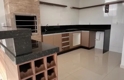 Lindo triplex em condomínio no pioneiros catarinenses