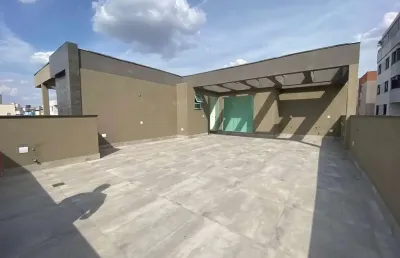 Belíssima cobertura de três quartos com suíte no bairro-castelo