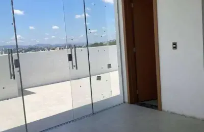 Linda cobertura de três quartos com suíte e duas vagas