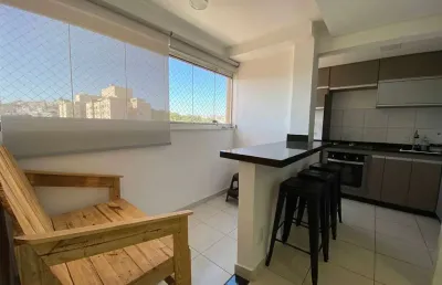 Lindo apt de três quartos, suite, duas vagas e lazer na região do castelo