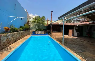 Linda casa de 420m, cinco qtos, duas suítes, lazer no castelo com habite-se
