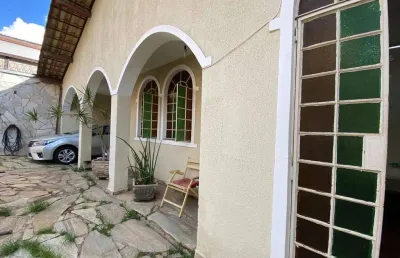 Vendo casa quatro quartos sendo duas suítes - alípio de melo/bh