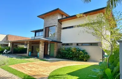 Luxuosa casa de alto padrão mobiliada e finamente decorada à venda no condomínio shambala 2 em atibaia