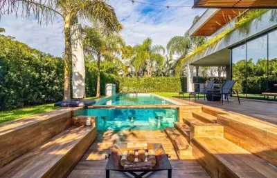 Casa com 4 quartos à venda em jurerê internacional, florianópolis  por r$ 13.990.000