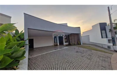 Casa em condomínio para alugar:  3 suítes - àrea gourmet impecável  - votorantim