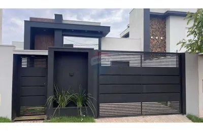 Oportunidade única em boituva/sp – casa térrea com alto padrão de acabamento e piscina!