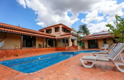 Casa com 5 suites a venda no village ipanema1: um paraíso à venda