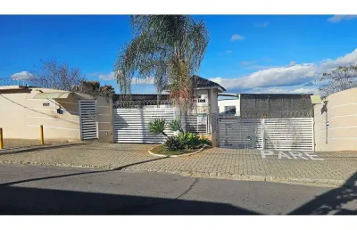 Casa em condomínio, estuda permuta com casa de maior valor, 2 quartos, sala para 2 ambientes  2 vagas cobertas