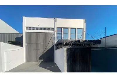 Galpão impecável com 350m² no leocádia disponível para locação