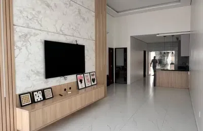 Casa com fino acabamento no parque dez, aceita financiamento.
