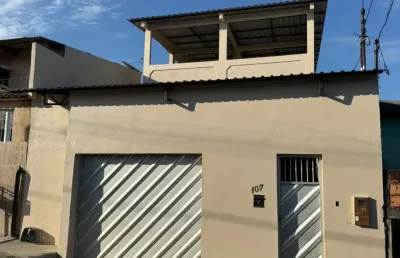 Casa com terraço em flores  reformada e apta para financiar por todos os bancos !