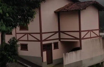 Casa em condomínio fechado com 3 quartos para alugar na Rua Rachel Rodrigues de Oliveira, Tijuca, Teresópolis