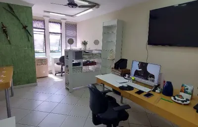 Conjunto comercial no centro de santo andré, metade do andar com 170m² com 4 salas, 4 banheiros, cozinha.