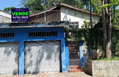 Casa com 3 dormitórios, sala, copa, cozinha, edícula, aceita permuta imóvel menor valor.