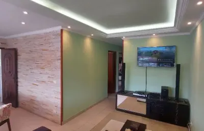 Bela casa no estância noblesse com dois dormitórios, sendo 1 suíte com closet, área para churrasqueira, duas vagas de garagem.
