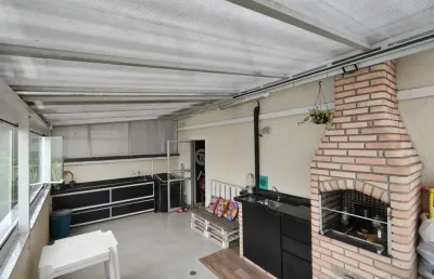 Apartamento duplex cobertura de 94m² fino acabamento, com design moderno, espaço amplo e vista panorâmica.