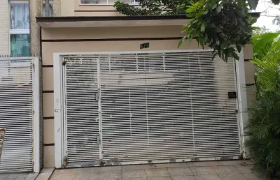 Lindo sobrado com 3 suítes, 4 vagas no jardim guapituba. aceita permuta!