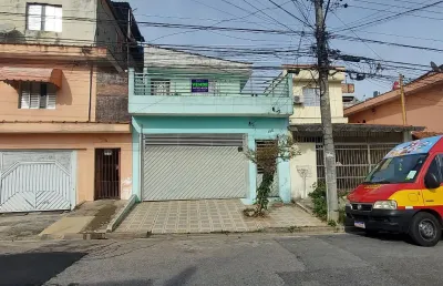 Ótimo sobrado com 4 dormitórios, 2 vagas, bem próximo da estação guapituba da cptm.
