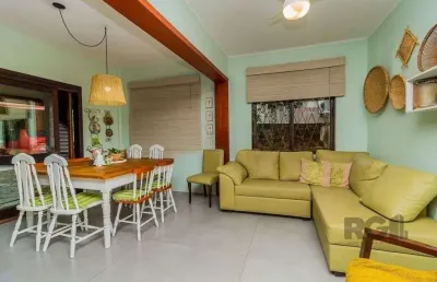 Impecável casa no bairro medianeira. living de 3 ambientes com lareira. com 4 do
