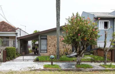 Casa térrea, 3 quartos, 2 banheiros, com pátio no bairro cavalhada