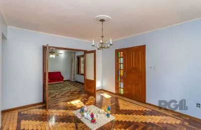 Casa 216m² - 4 dormitórios, 5 vagas no bairro partenon