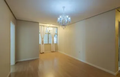 Apartamento de 80 m²semi mobiliado, 3 dormitórios e 1 suíte no centro histórico