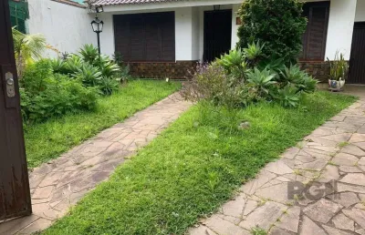 Casa com 3 quartos à venda na Rua Mura, 60, Guarujá, Porto Alegre