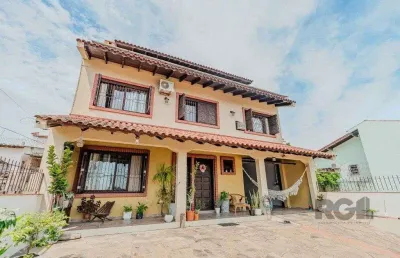 Casa com 234m², 3 dormitórios, 3 vagas no bairro partenon