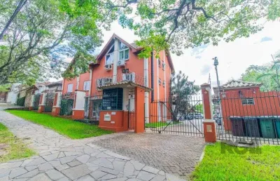 Casa em condoínio com 3 dormitorios, 2 suítes e  duas vagas de garaem no  bairro