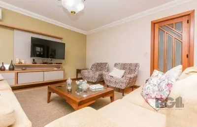 Casa de 380m² - 4 dormitórios, 2 suítes, 4 vagas no bairro bom jesus