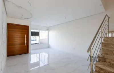 Ótimo sobrado que possui 4 dormitórios sendo 4 suítes.