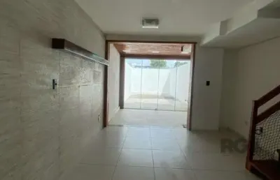 Casa com 3 quartos à venda na Rua Heitor Kramer, 65, Guarujá, Porto Alegre