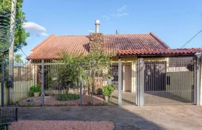 Casa com 3 quartos à venda na Rua Atlântida, 289, Ipanema, Porto Alegre