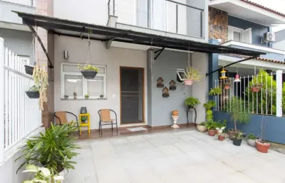 Espaço e conforto definem  este sobrado  3 dormitórios espaçosos, todos com saca