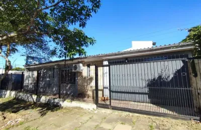 Casa com 3 quartos à venda na Rua Carlos Ferreira, 330, Teresópolis, Porto Alegre