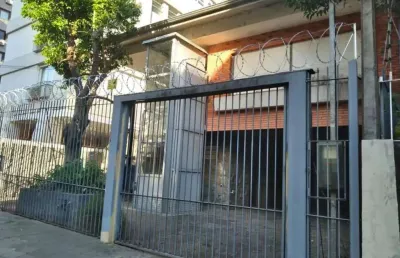 Casa com 3 quartos à venda na Avenida Pirapó, 125, Petrópolis, Porto Alegre