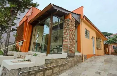 Casa com 3 quartos à venda na Rua Artigas, 214, Petrópolis, Porto Alegre