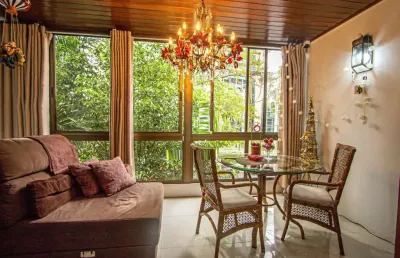 Apartamento mobiliado com 4 quartos, hidromassagem e 2 vagas -254 m²- petrópolis