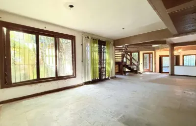 Casa com 5 quartos à venda na Avenida Guaíba, 4556, Vila Assunção, Porto Alegre