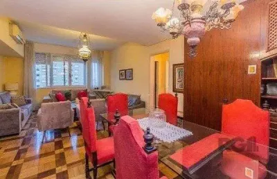 Amplo apartamento de 3 quartos com suíte e 2 sacadas, com vista para o guaíba e