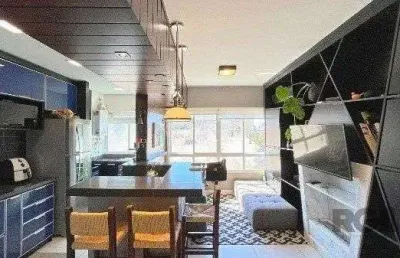 Elegante apartamento mobiliado com suíte, churrasqueira e 1 vaga no menino deus