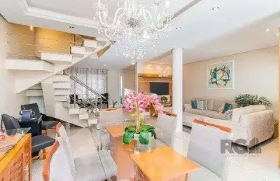 Casa  impecável com 3 quartos (1 suíte) e 2 vagas cobertas,