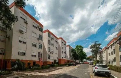 Apartamento reformado de 02 dormitórios perto de supermercados, onibus e farmaci